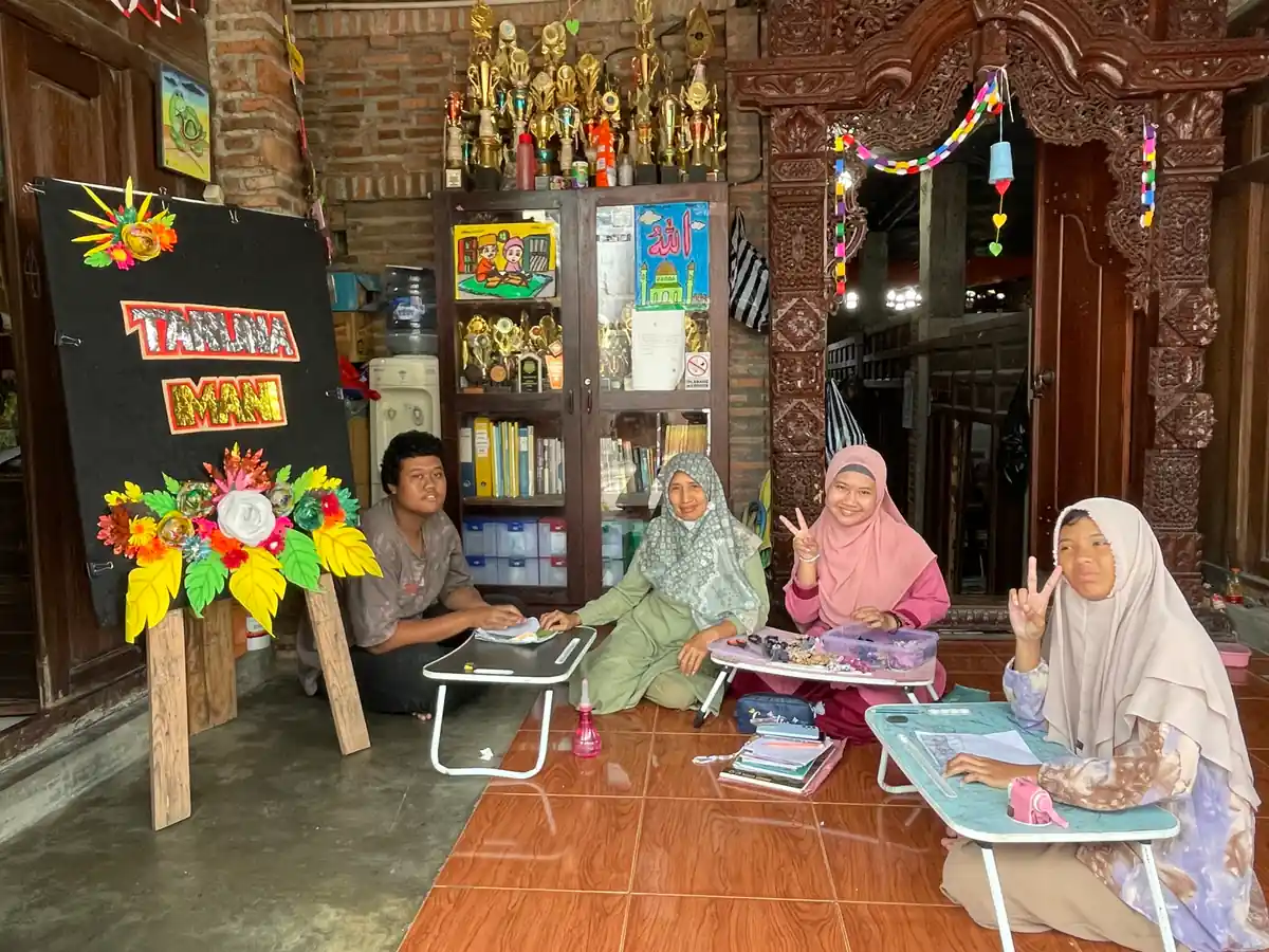 Suasana belajar di Sekolah Inklusi Taruna Imani untuk artikel keutamaan merawat anak yatim dalam Islam